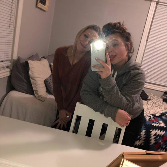 Meet your Posher, Courtney - Picture 1 of 1